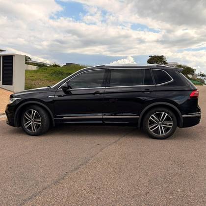 VOLKSWAGEN TIGUAN 2.0 300 TSI GASOLINA ALLSPACE R-LINE AUTOMÁTICO VOLKSWAGEN TIGUAN 2.0 300 TSI GASOLINA ALLSPACE R-LINE AUTOMÁTICO